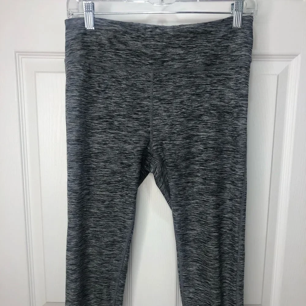 Gaiam gray capri length yoga pants leggings, size medium - Picture 2 of 10